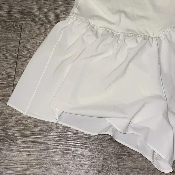 OFFLINE By Aerie Real Me Crossover Flowy Short white medium - Picture 7 of 9